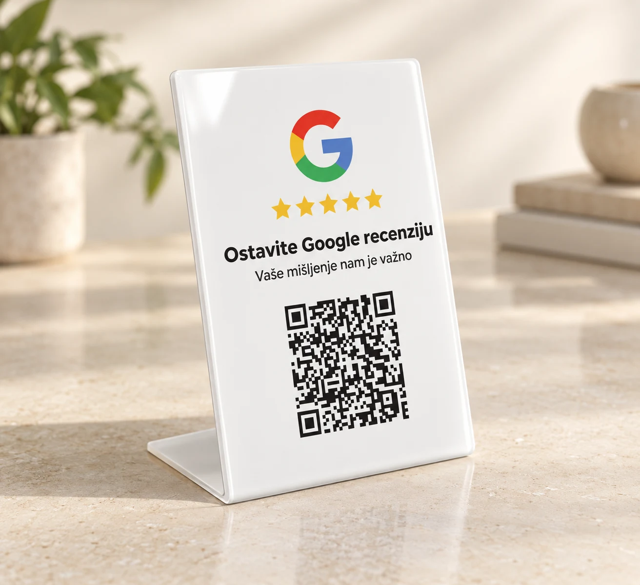 Detalj plexi pločice s QR kodom i NFC čipom